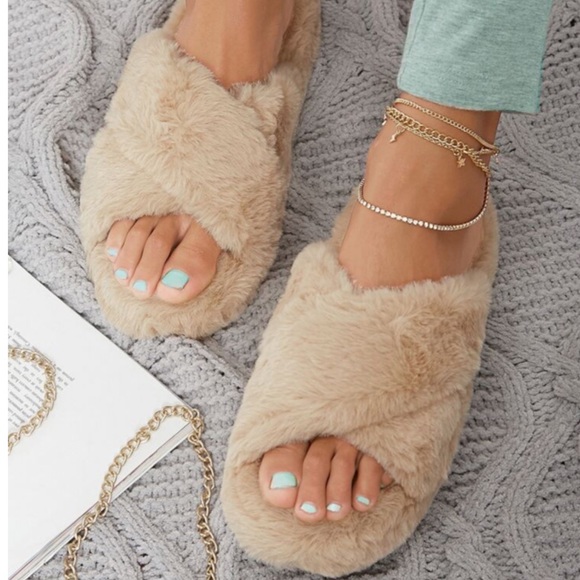 🆕 Softest Faux Fur Slippers Black - Picture 7 of 7